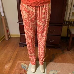 IMAN stretch pants in lively peach and tangerine print w/ pockets! Booty room.